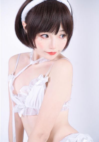女大学生的沙龙室在线免费观看_剧情片在线观看高清