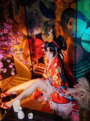 年轻的小姨妈_十万网红美女美酱